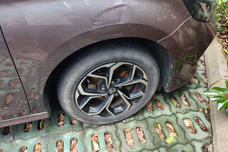 Used MG 5 2021 180 DVVT Manual Youth Luxury Edition Right Front Wheel Hub
