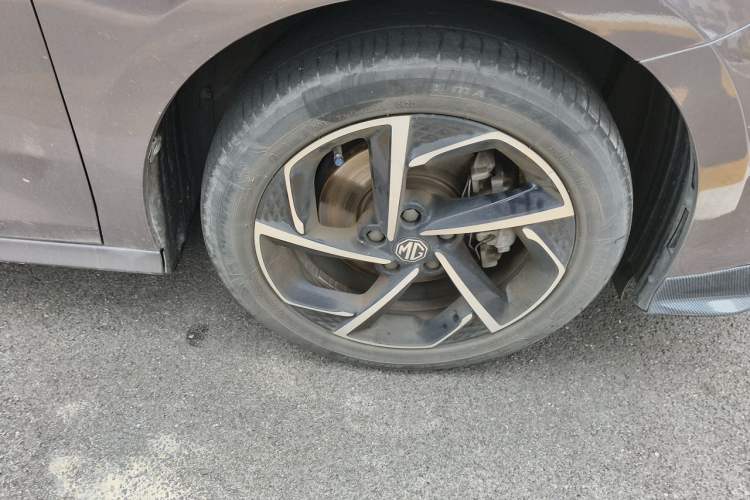 Used MG 5 2021 Revised 300TGI DCT Qingshè Luxurious Enjoyment Edition Right Front Wheel Hub