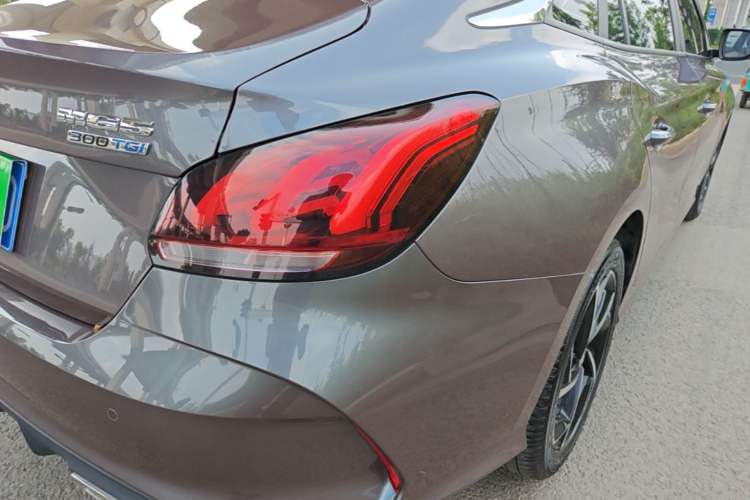 Used MG 5 2021 Revised 300TGI DCT Qingshè Luxurious Enjoyment Edition Right Rear Taillight
