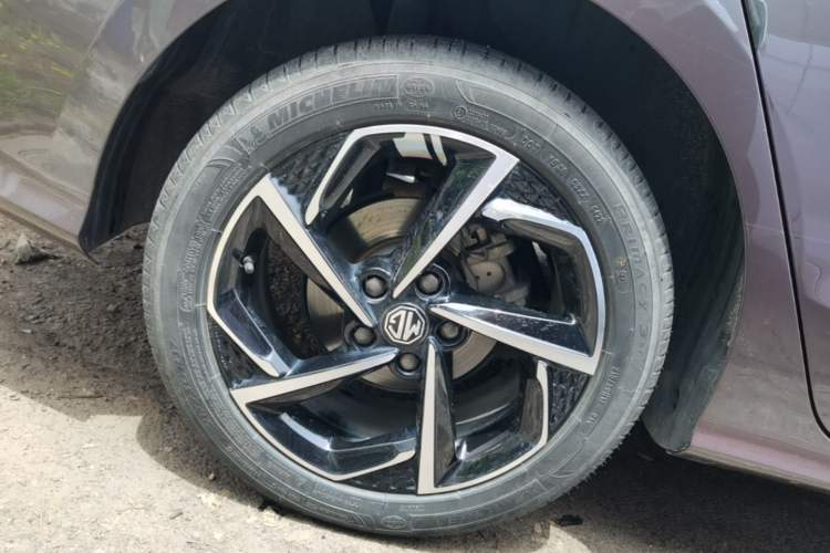 Used MG 5 2021 Revised 300TGI DCT Qingshè Luxurious Enjoyment Edition Right Rear Wheel Hub