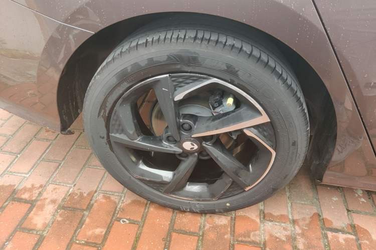 Used MG 5 2021 300TGI DCT Elegant Luxury Edition Right Rear Wheel Hub