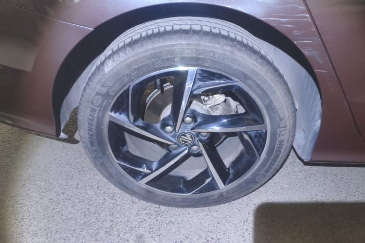 Used MG 5 2021 Revised 300TGI DCT Qingshè Luxurious Enjoyment Edition Right Rear Wheel Hub