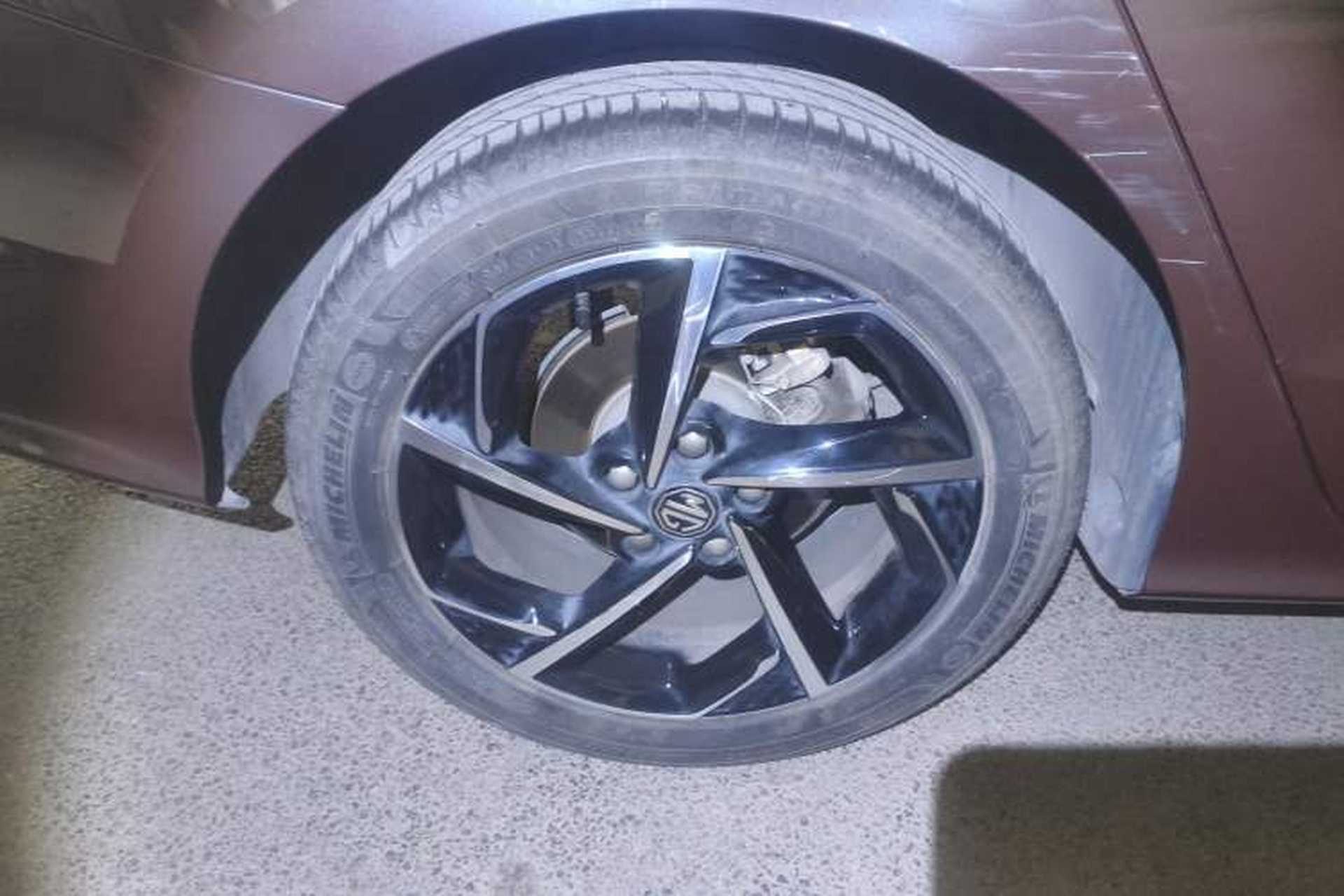 Used MG 5 2021 Revised 300TGI DCT Qingshè Luxurious Enjoyment Edition Right Rear Wheel Hub