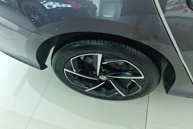Used MG 5 2021 Revised 300TGI DCT Elegant Luxury Flagship Edition Right Rear Wheel Hub