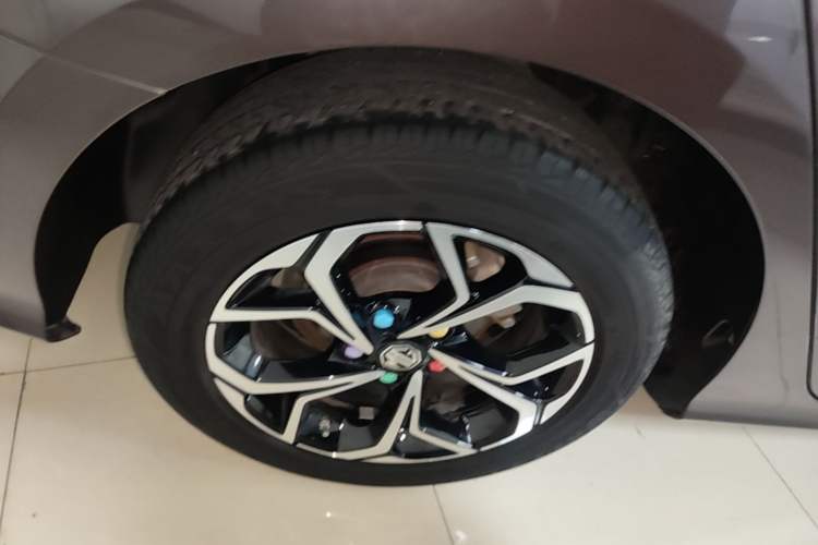 Used MG 5 2021 180 DVVT Manual Youth Luxury Edition Right Rear Wheel Hub