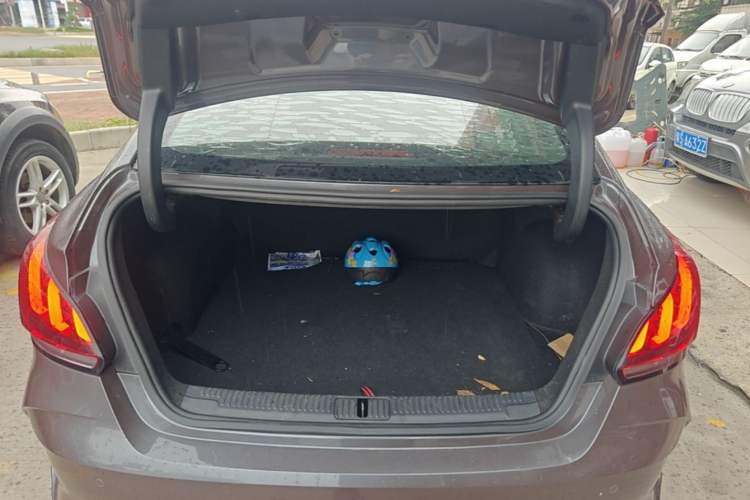 Used MG 5 2021 180 DVVT CVT Youth Luxury Edition Trunk