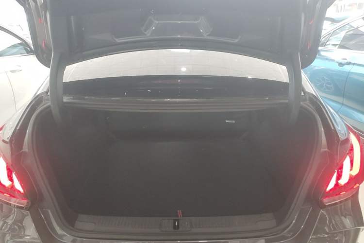 Used MG 5 2021 180 DVVT CVT Youth Luxury Edition Trunk