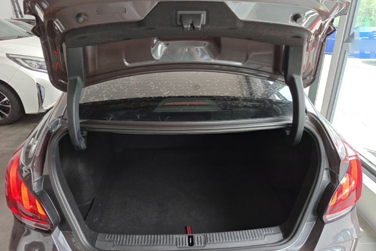 Used MG 5 2021 Revised 300TGI DCT Qingshè Luxurious Enjoyment Edition Trunk