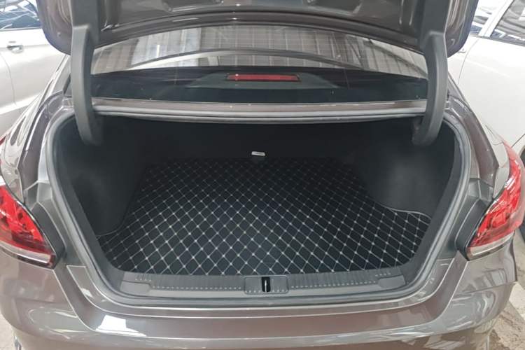 Used MG 5 2021 180 DVVT Manual Youth Luxury Edition Trunk