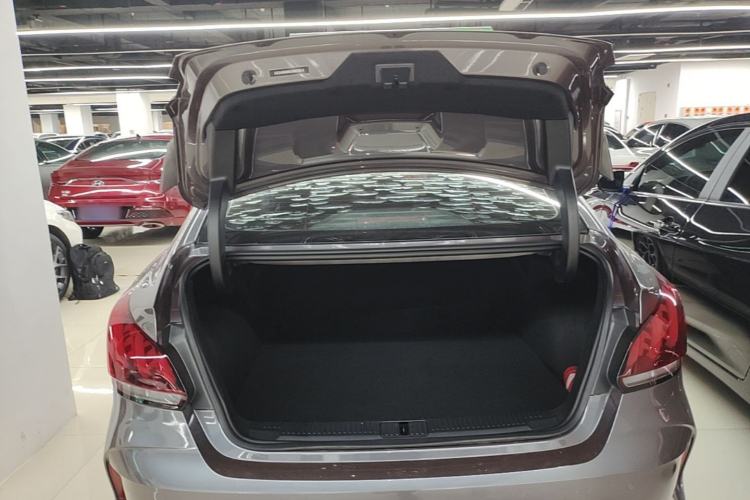 Used MG 5 2021 180 DVVT CVT Youth Luxury Edition Trunk