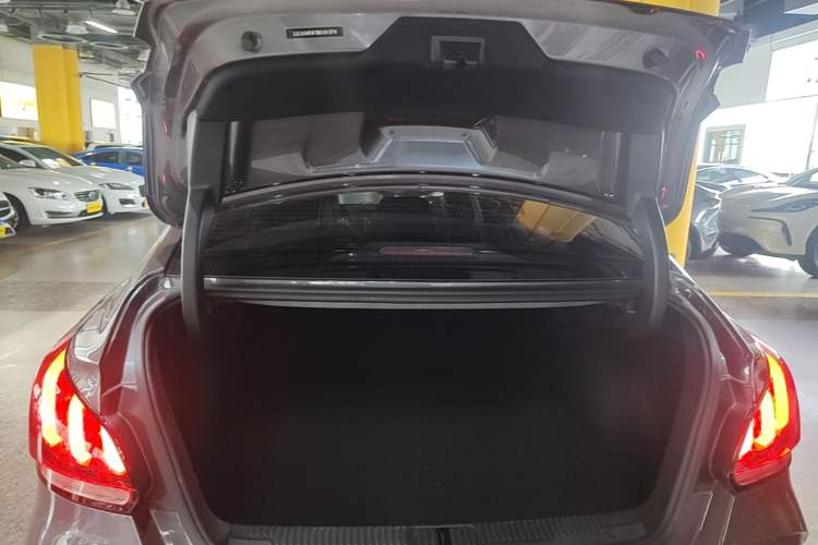 Used MG 5 2021 180 DVVT CVT Youth Luxury Edition Trunk
