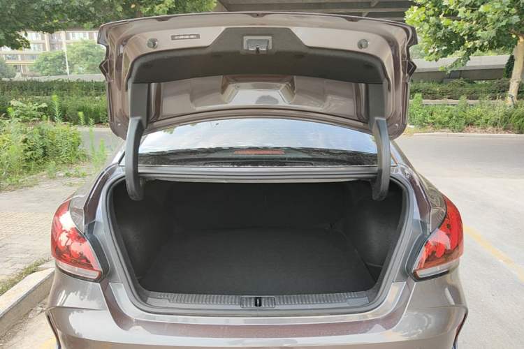 Used MG 5 2021 180 DVVT CVT Youth Luxury Edition Trunk