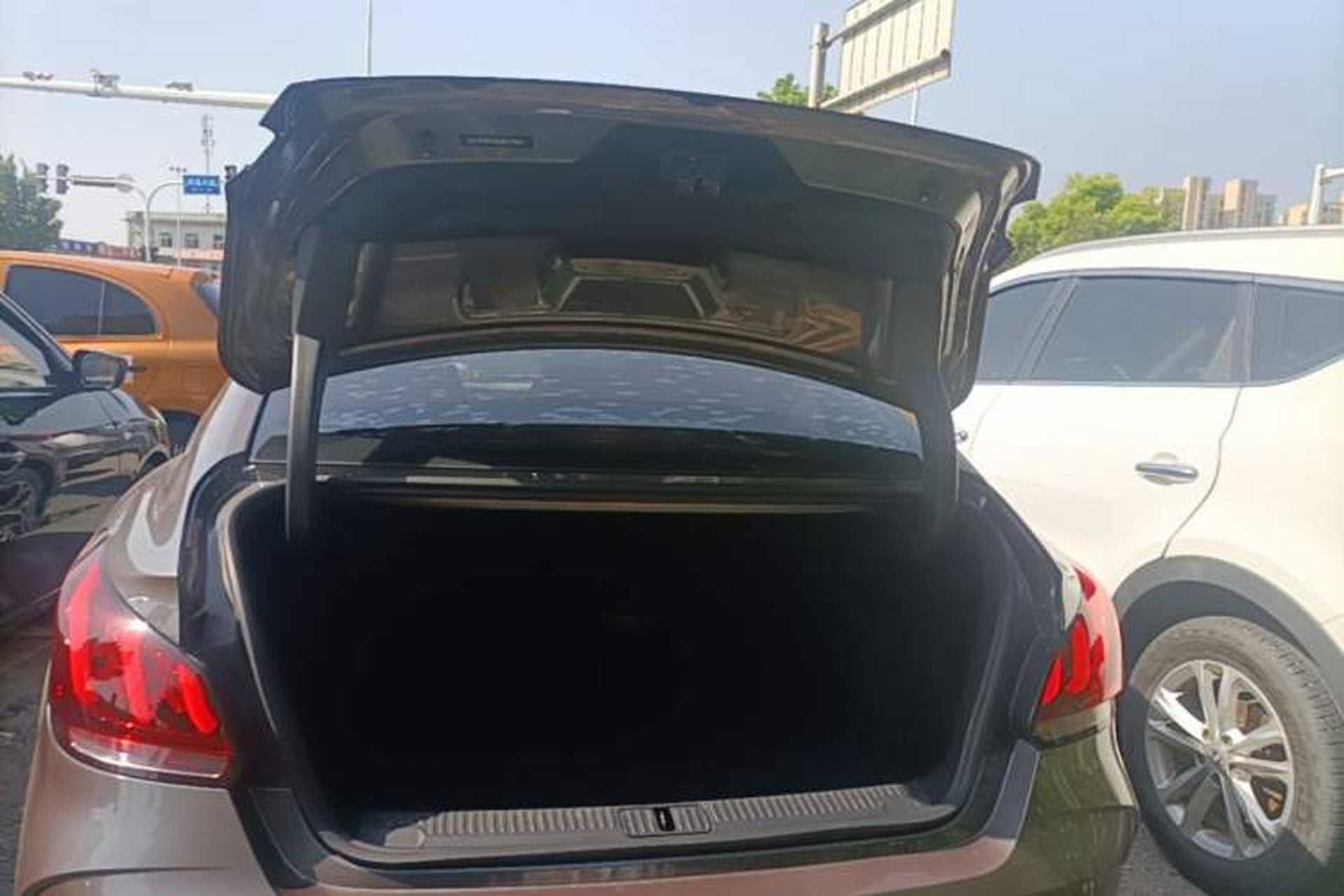 Used MG 5 2021 180 DVVT CVT Youth Luxury Edition Trunk