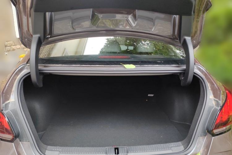 Used MG 5 2021 180 DVVT Manual Youth Luxury Edition Trunk