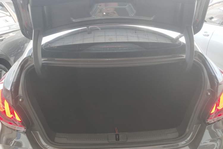 Used MG 5 2021 Revised 300TGI DCT Qingshè Luxurious Enjoyment Edition Trunk