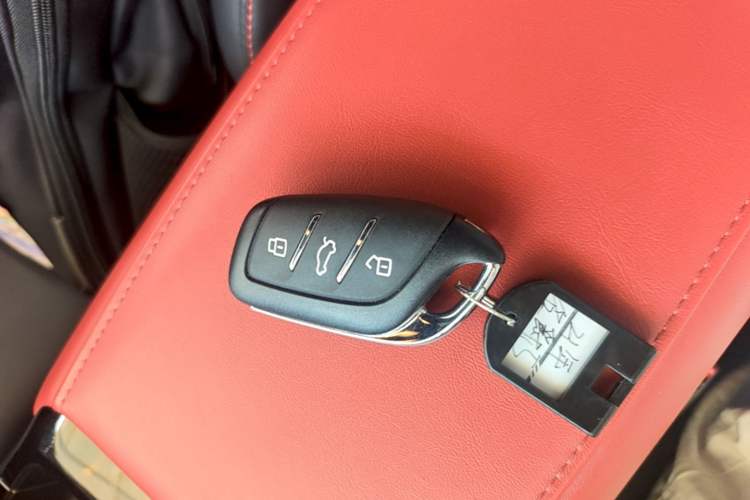 Used MG 5 2021 Revised 300TGI DCT Qingshè Luxurious Enjoyment Edition Vehicle Key