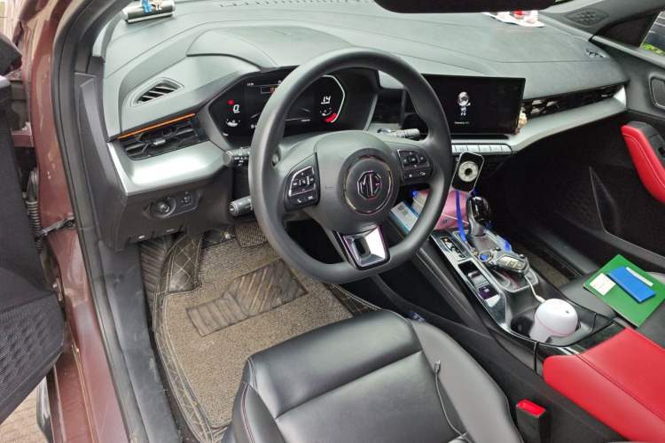 Used MG 5 2021 Revised Version 180 DVVT CVT Youth Luxury Edition Center Console