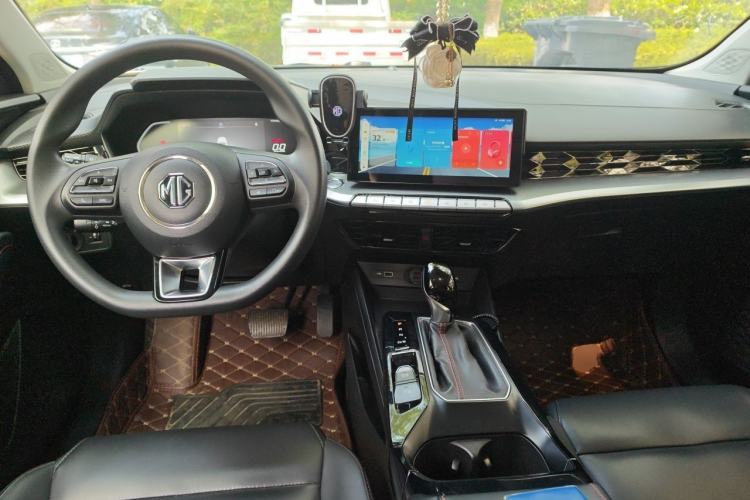Used MG 5 2021 180 DVVT CVT Youth Luxury Edition Center Console