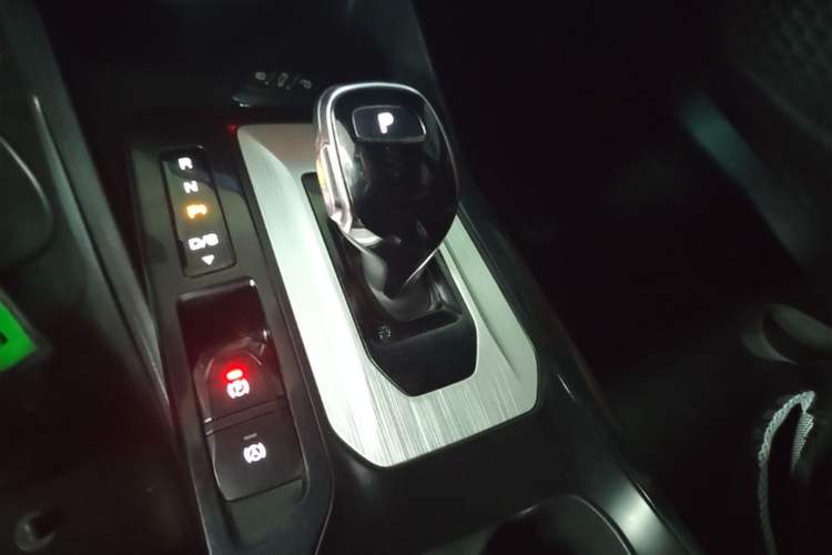 Used MG 5 2021 300TGI DCT Elegant Luxury Edition Gear Lever