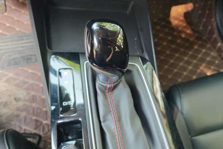 Used MG 5 2021 180 DVVT CVT Youth Luxury Edition Gear Lever