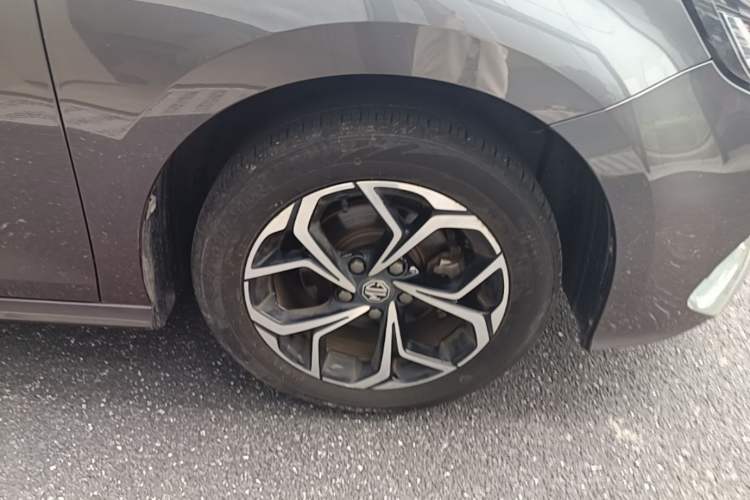 Used MG 5 2021 180 DVVT CVT Youth Luxury Edition Right Front Wheel Hub