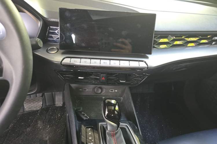 Used MG 5 2021 180 DVVT CVT Youth Luxury Edition Audio And AC Panel