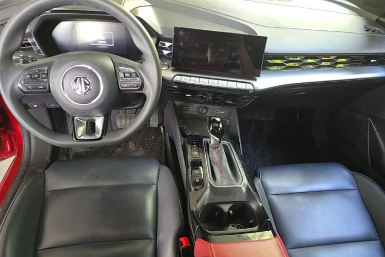Used MG 5 2021 180 DVVT CVT Youth Luxury Edition Center Console
