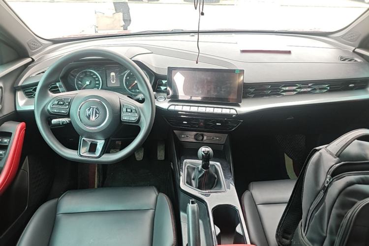Used MG 5 2021 180 DVVT Manual Youth Luxury Edition Center Console