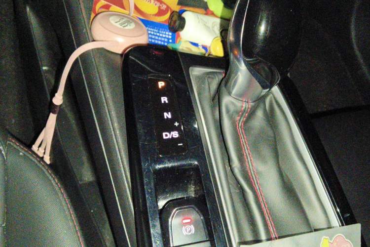 Used MG 5 2021 180 DVVT CVT Youth Luxury Edition Gear Lever