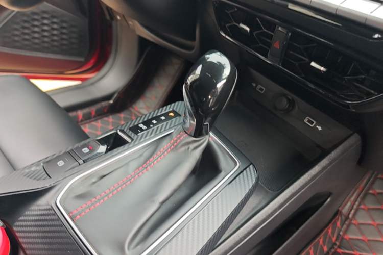 Used MG 5 2021 180 DVVT CVT Youth Luxury Edition Gear Lever