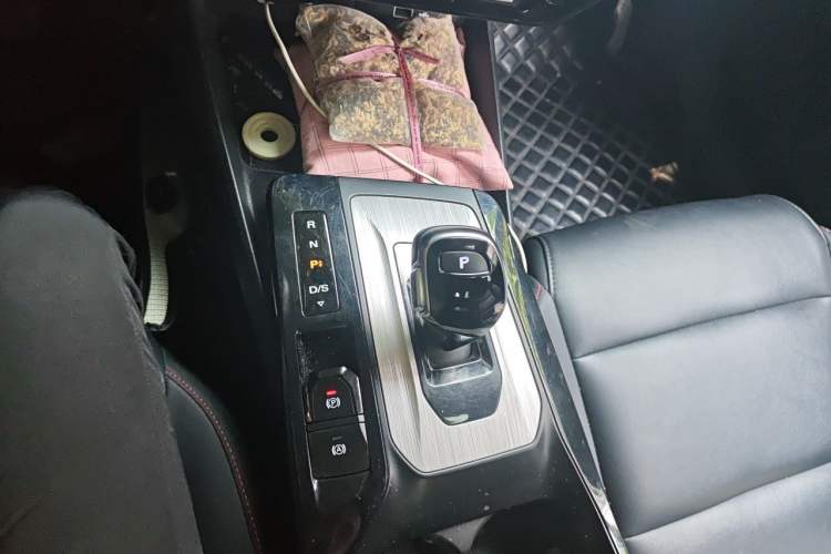 Used MG 5 2021 300TGI DCT Elegant Luxury Edition Gear Lever