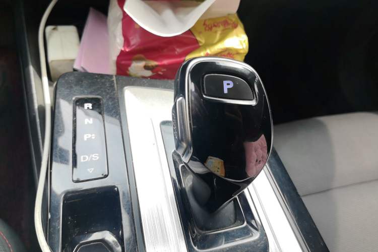Used MG 5 2021 300TGI DCT Elegant & Trendy Edition Gear Lever