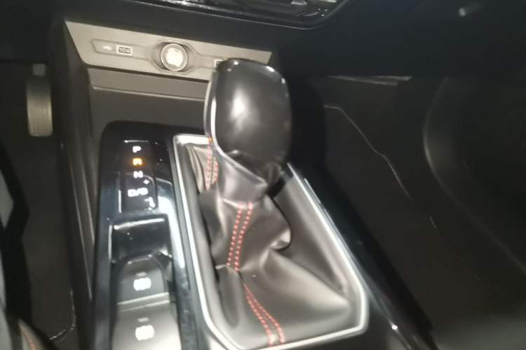 Used MG 5 2021 180 DVVT CVT Youth Luxury Edition Gear Lever