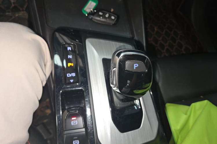 Used MG 5 2021 300TGI DCT Elegant Luxury Edition Gear Lever