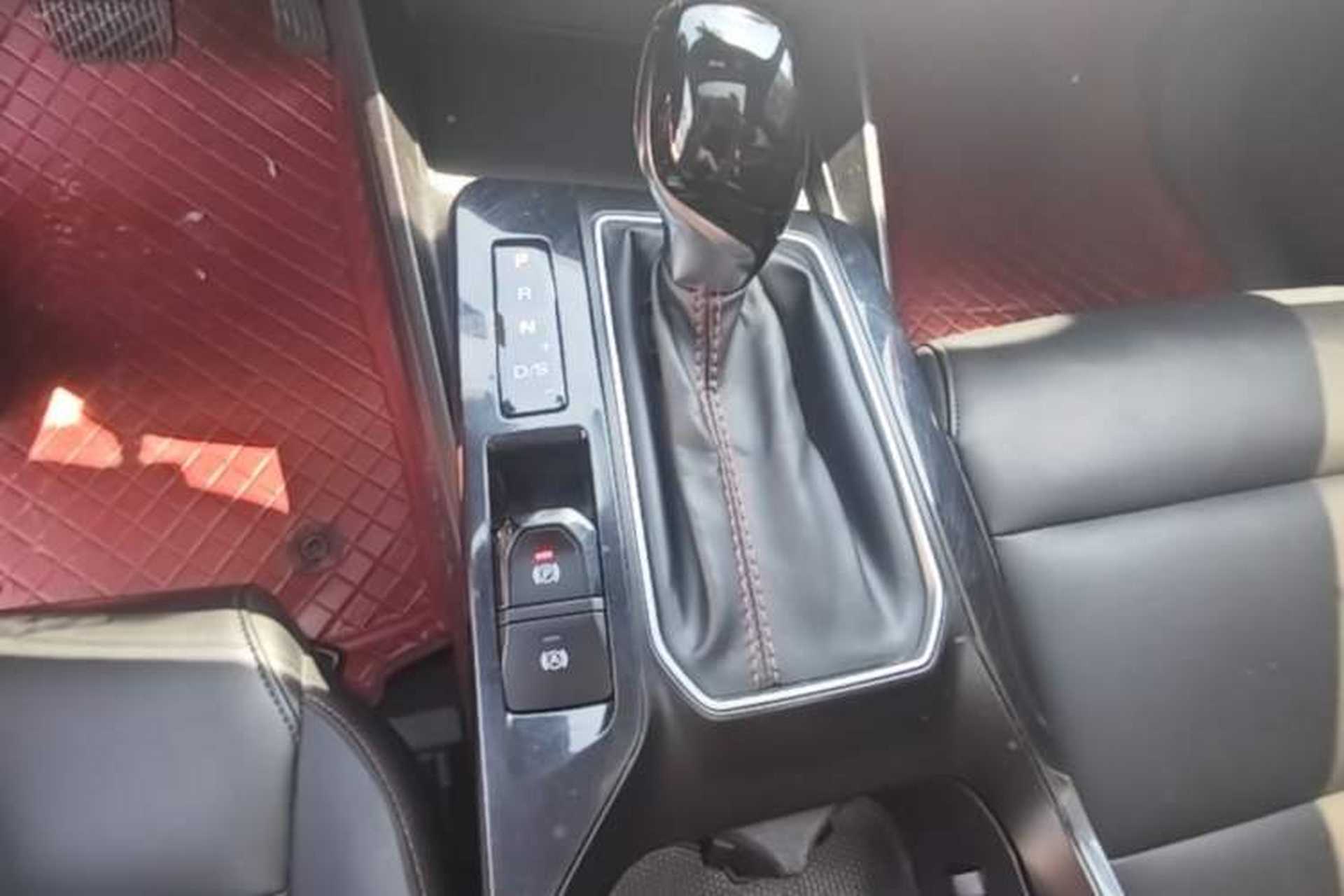 Used MG 5 2021 180 DVVT CVT Youth Luxury Edition Gear Lever