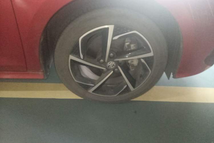 Used MG 5 2021 Revised 300TGI DCT Qingshè Luxurious Enjoyment Edition Right Front Wheel Hub