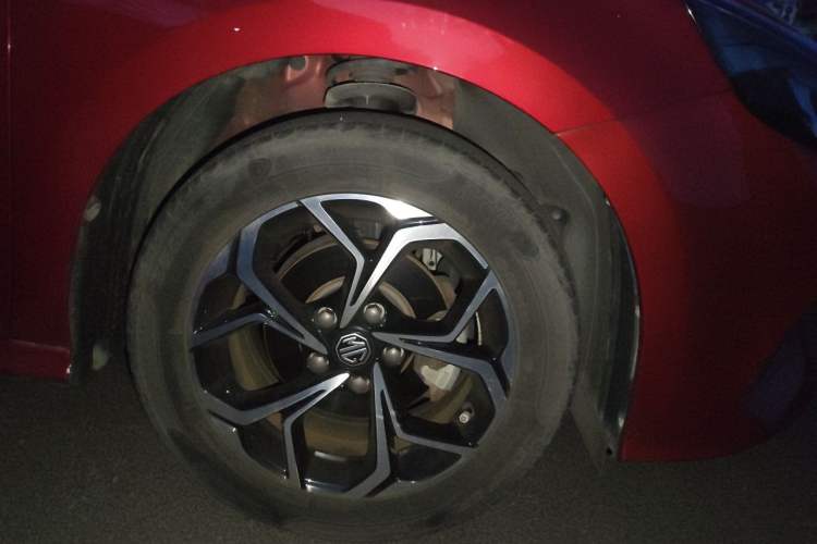 Used MG 5 2021 180 DVVT CVT Youth Luxury Edition Right Front Wheel Hub
