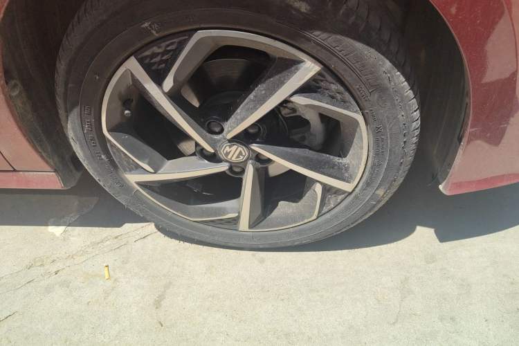Used MG 5 2021 Revised 300TGI DCT Qingshè Luxurious Enjoyment Edition Right Front Wheel Hub