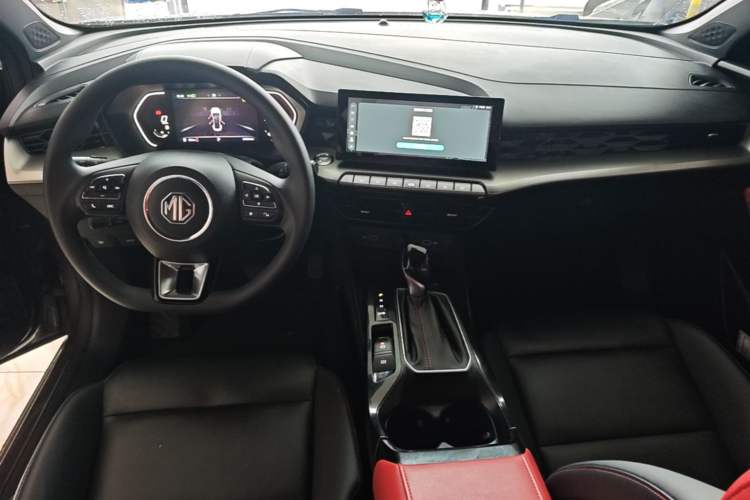 Used MG 5 2021 180 DVVT CVT Youth Luxury Edition Center Console