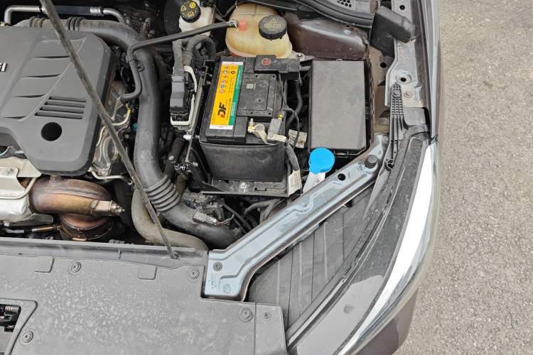 Used MG 5 2021 300TGI DCT Elegant & Trendy Edition Engine Bay Left