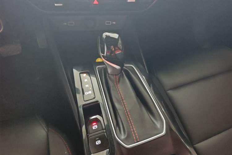 Used MG 5 2021 180 DVVT CVT Youth Luxury Edition Gear Lever