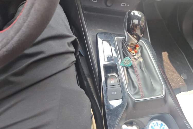 Used MG 5 2021 180 DVVT CVT Youth Luxury Edition Gear Lever