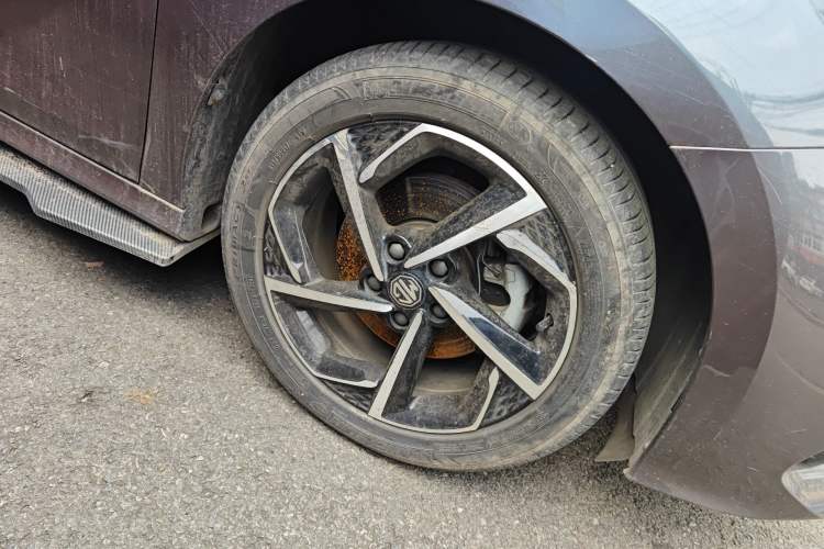 Used MG 5 2021 300TGI DCT Elegant & Trendy Edition Right Front Wheel Hub