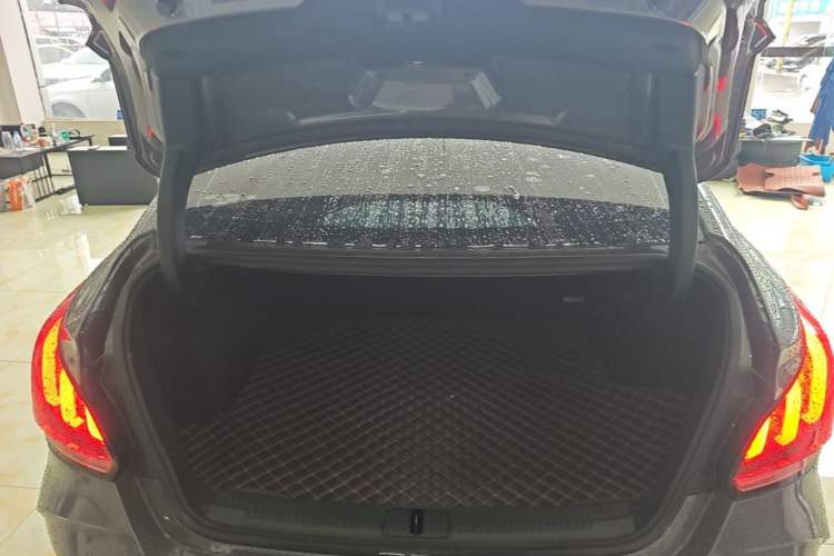 Used MG 5 2021 180 DVVT CVT Youth Luxury Edition Trunk