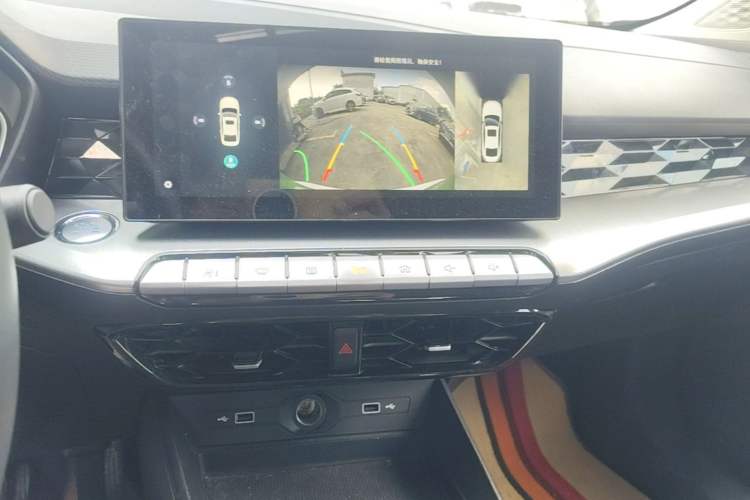 Used MG 5 2021 180 DVVT CVT Youth Luxury Edition Audio And AC Panel