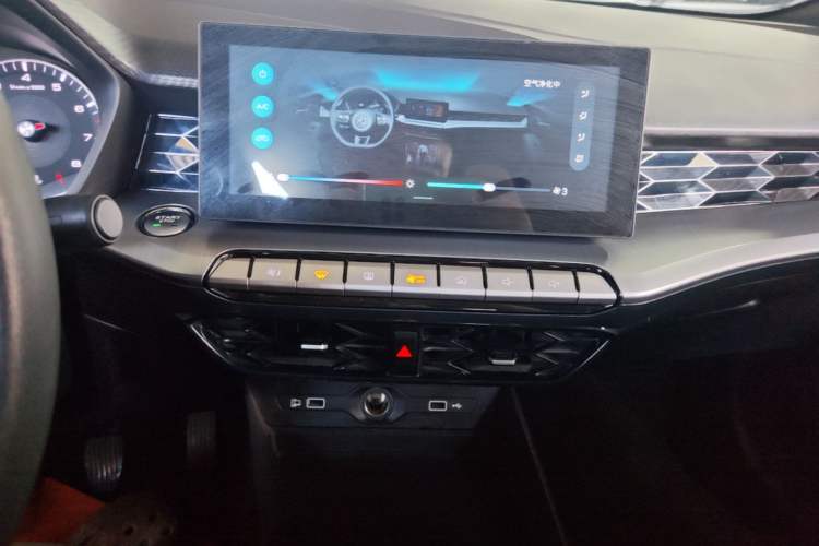 Used MG 5 2021 180 DVVT Manual Youth Luxury Edition Audio And AC Panel