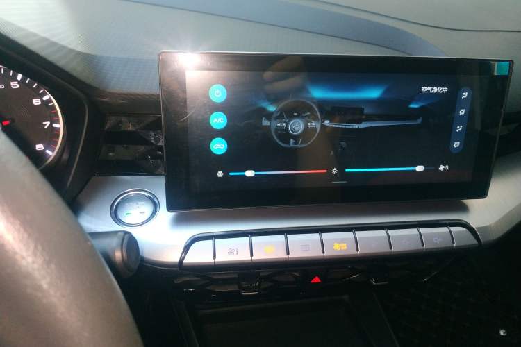 Used MG 5 2021 180 DVVT CVT Youth Luxury Edition Audio And AC Panel
