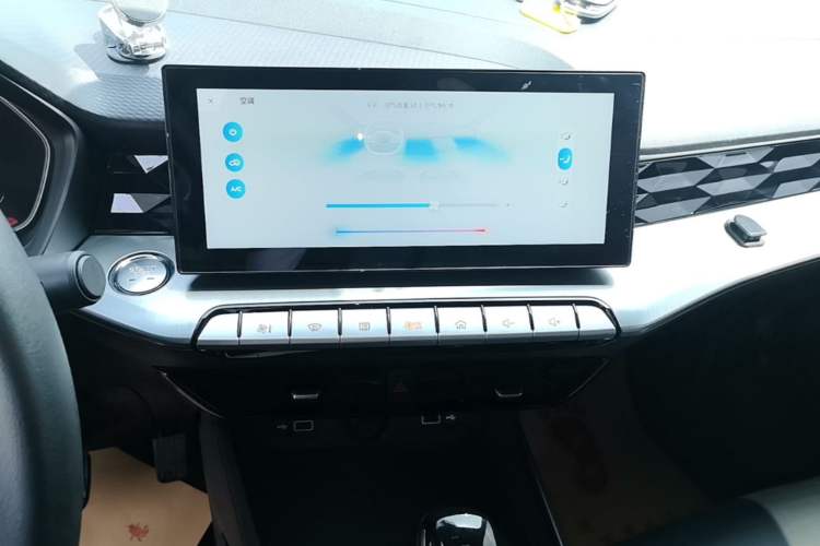 Used MG 5 2021 180 DVVT CVT Youth Luxury Edition Audio And AC Panel