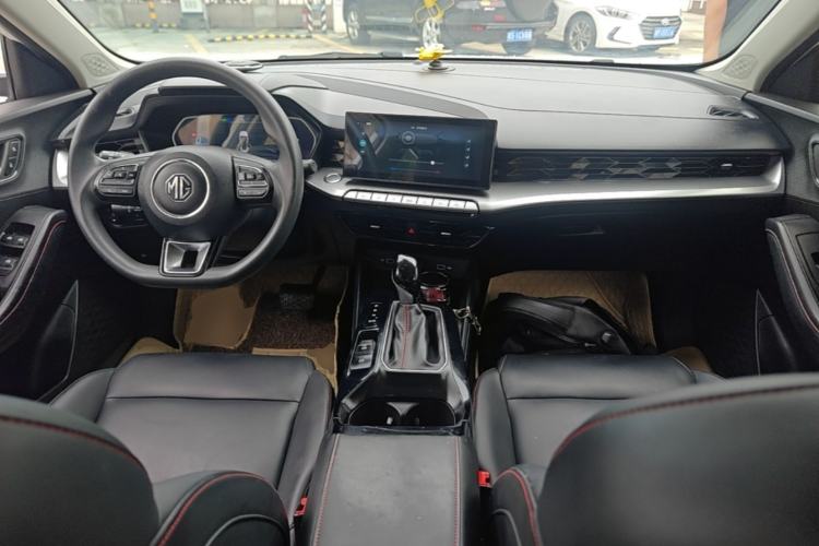 Used MG 5 2021 180 DVVT CVT Youth Luxury Edition Center Console