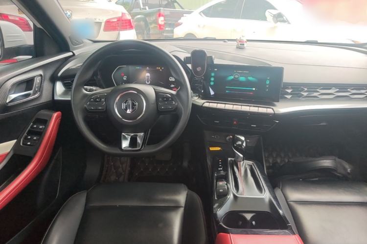 Used MG 5 2021 180 DVVT CVT Youth Luxury Edition Center Console